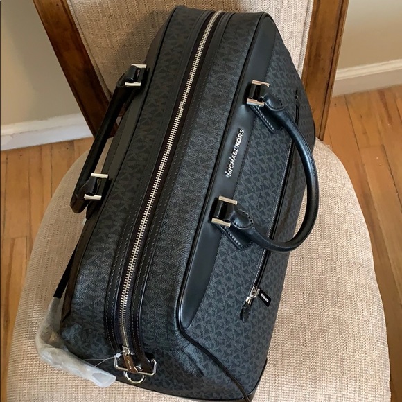 Michael Kors Travel Bag - Weekender Black - Picture 4 of 8